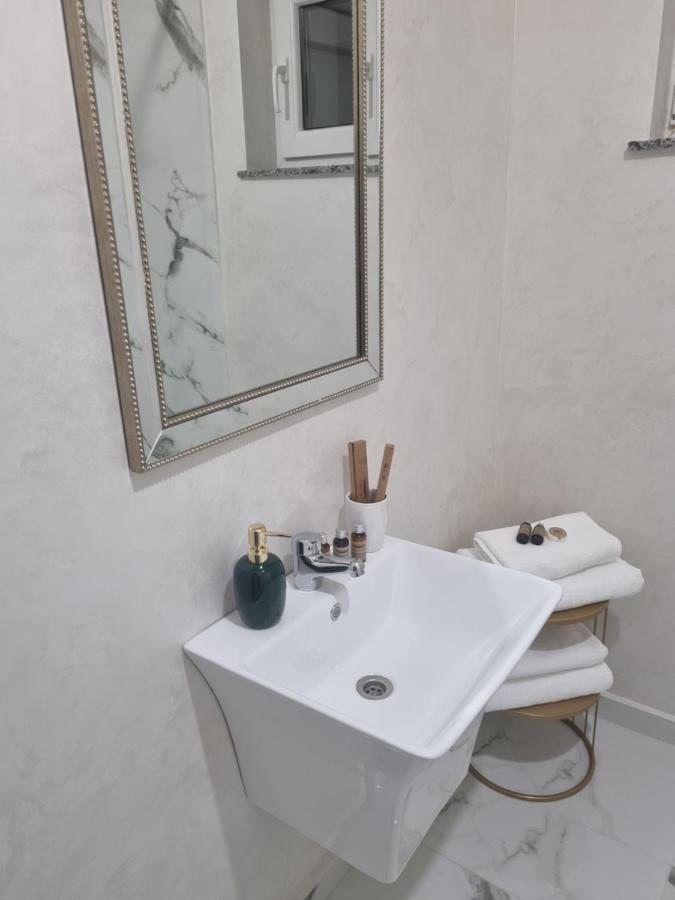 Tesa Boutique Hotel Târgu Neamţ Bagian luar foto